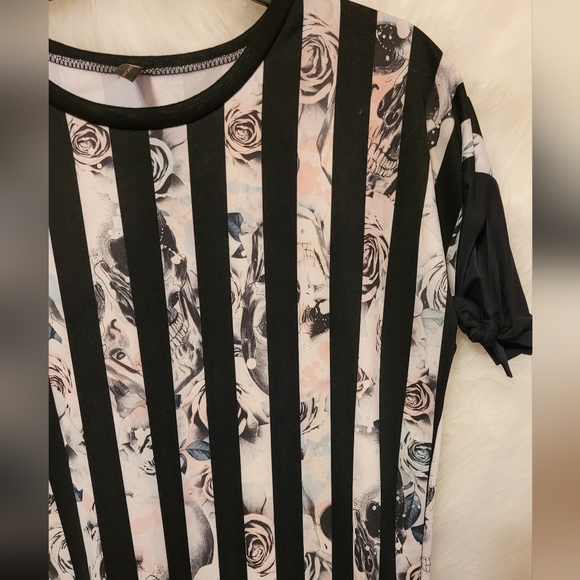 Skulls and Roses CasaLee Blouse - Picture 3 of 8